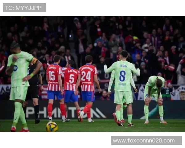 足总杯惊天冷门AC米兰逆转巴萨上演经典大战引发全场狂欢