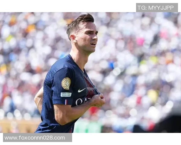 西甲激战:巴黎圣日耳曼与热刺2比2平局绝杀瞬间引发全场热议 西甲激战:巴黎圣日耳曼与热刺2比2平局绝杀瞬间引发全场热议