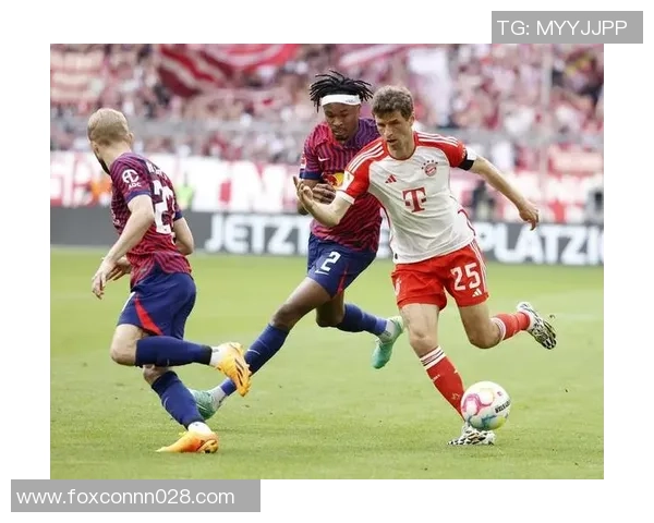 德甲精彩对决拜仁逆转莱比锡全场沸腾瞬间回顾与分析