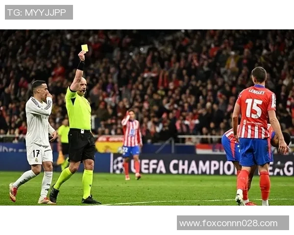 巴黎圣日耳曼大胜拜仁引发争议判罚全场沸腾的瞬间回顾