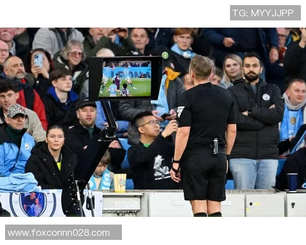 足总杯激战尤文图斯逆转多特蒙德乌龙球引发争议判罚全场沸腾